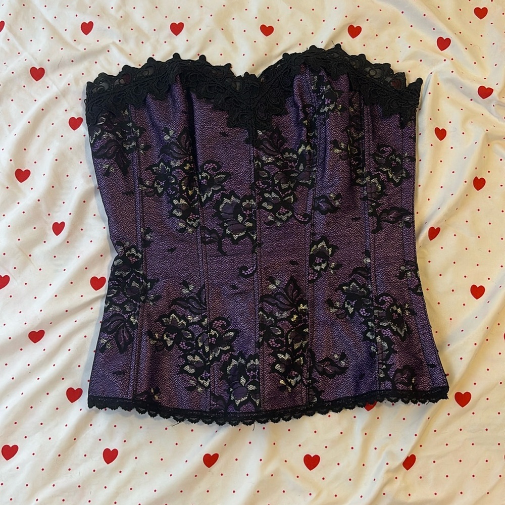 black and purple fredrick’s corset 🖤💜🖤